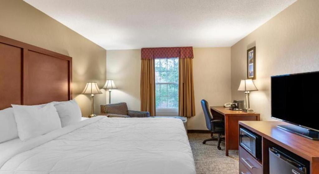 Comfort Inn Foxboro - Mansfield Фоксбъро Екстериор снимка