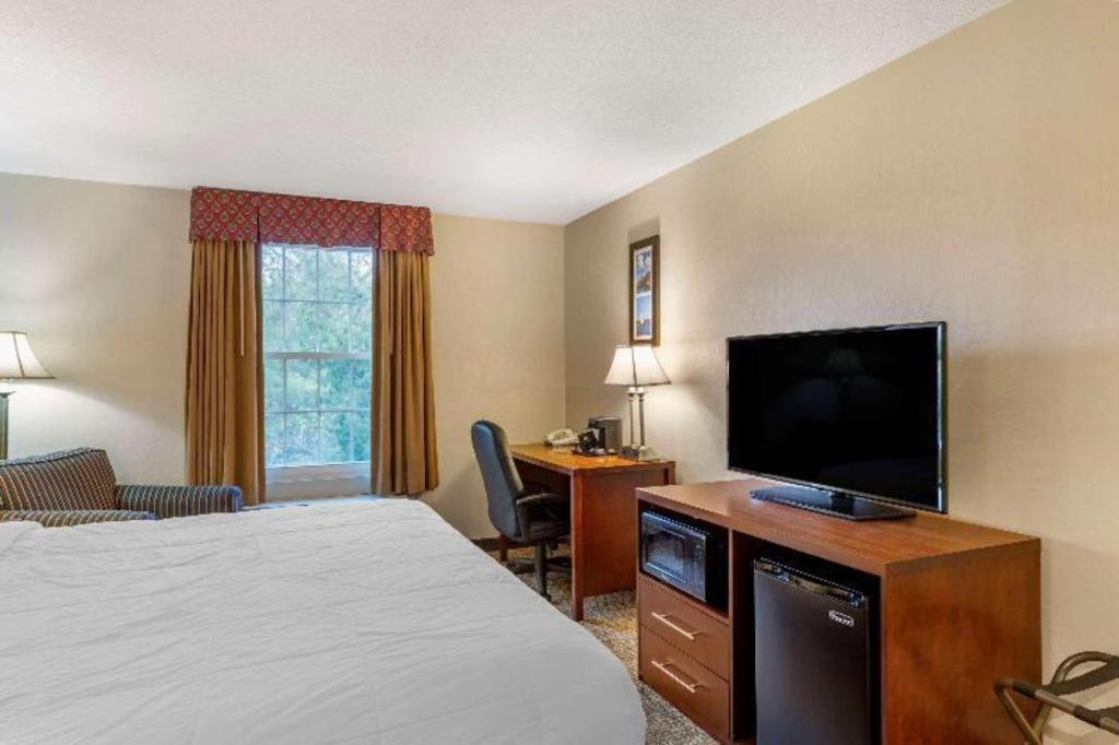 Comfort Inn Foxboro - Mansfield Фоксбъро Екстериор снимка