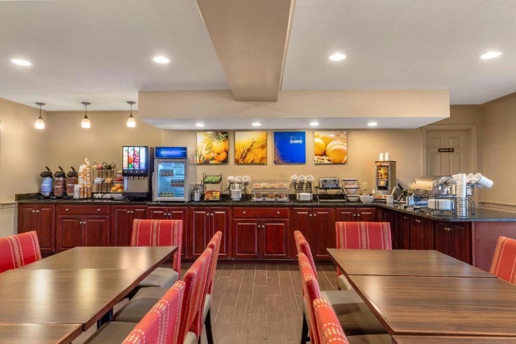 Comfort Inn Foxboro - Mansfield Фоксбъро Екстериор снимка